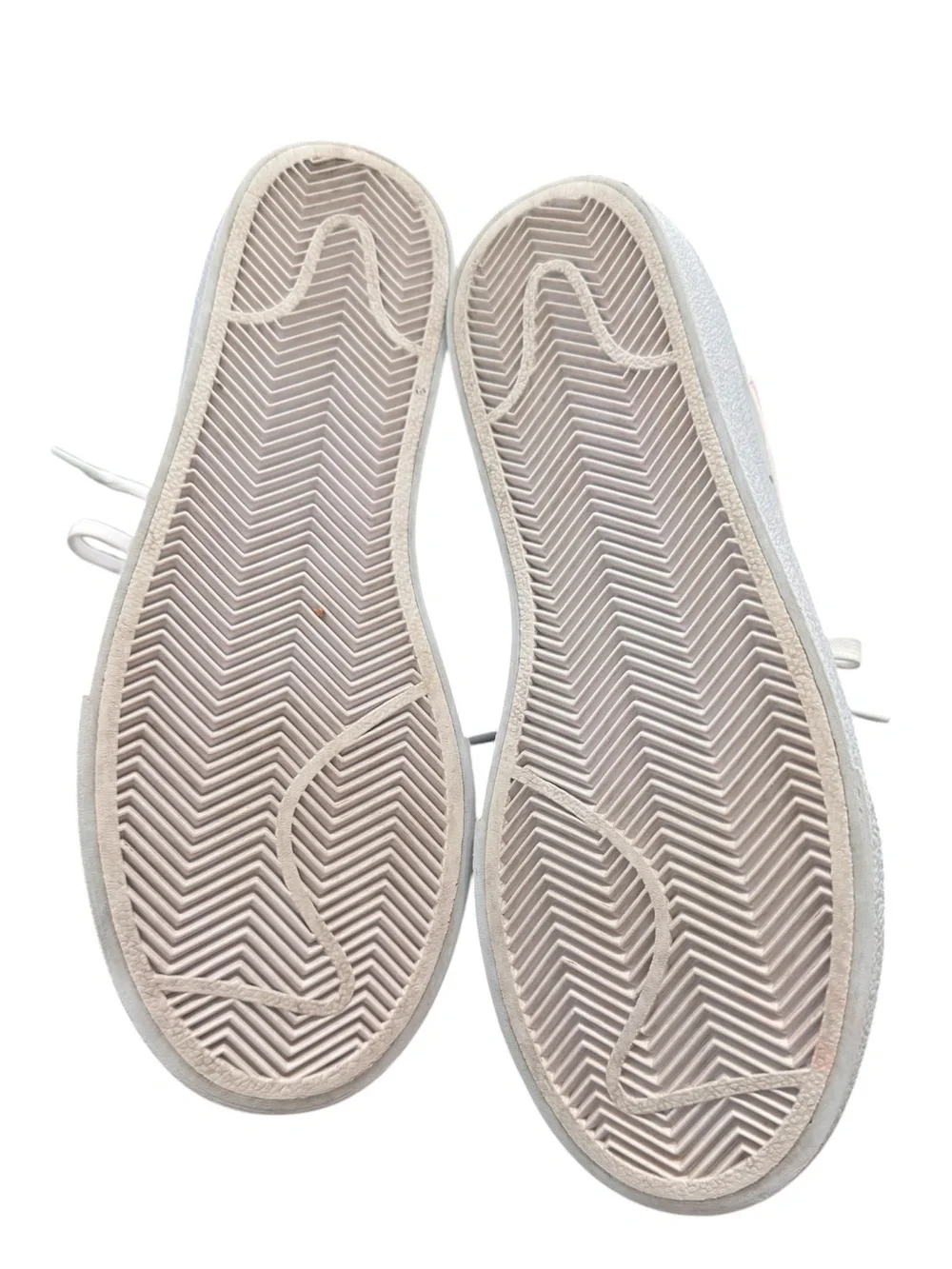 Nike Women's Blazer Low Platform Low-Top Sneaker in White with Pink Swoosh - 6.5 - Picture 7 of 7